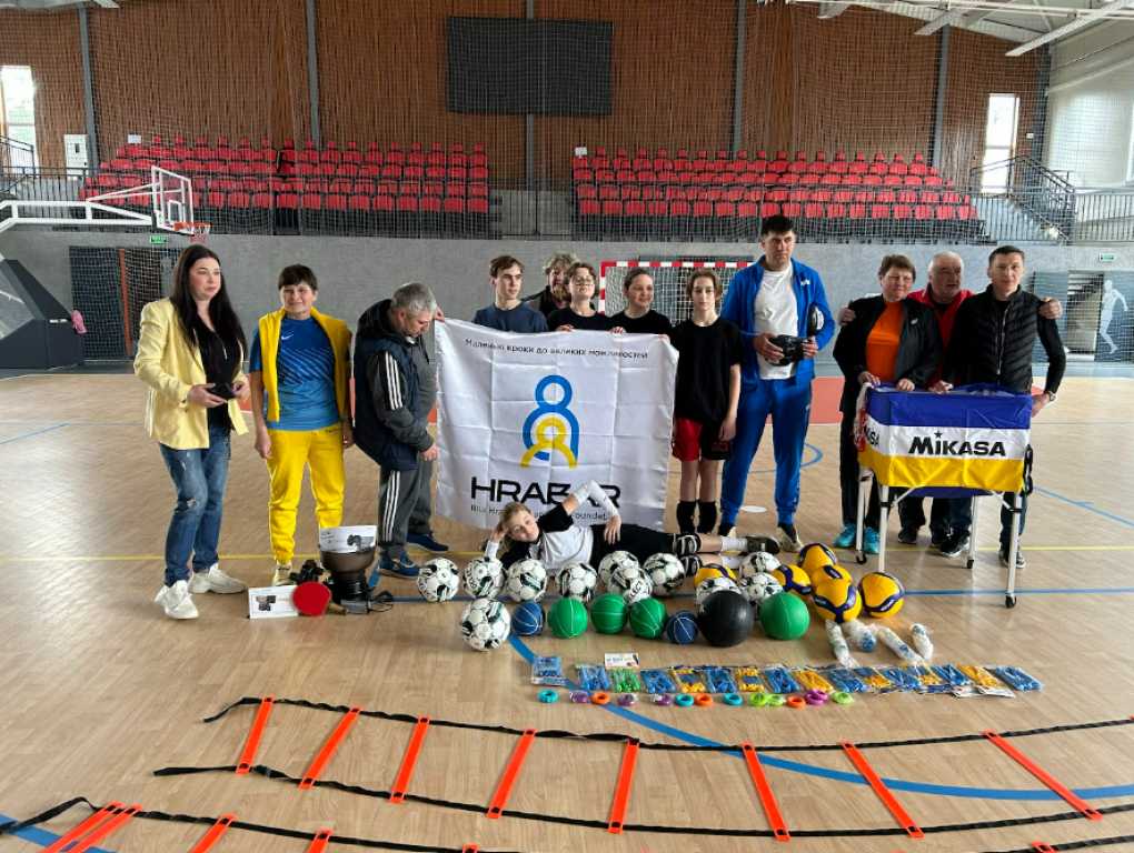 Children supported by the Hrabar Foundation with books and sports equipment. (Source: Maria's personal archive) Children supported by the Hrabar Foundation with books and sports equipment. (Source: Maria's personal archive)