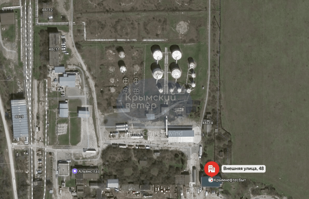 A satellite image shows fuel storage tanks of the Krymneftesbyt facility near Simferopol, occupied Crimea. (Photo: open source)