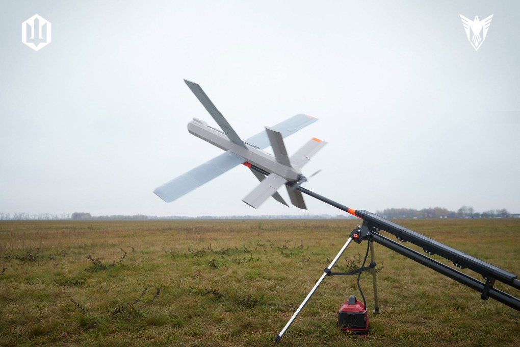 El dron “Shugai” se lanza desde su sistema de rieles durante las pruebas realizadas por la 9.ª Brigada de Sistemas No Tripulados Independientes. (Fuente: 9.ª Brigada de Sistemas No Tripulados Independientes)