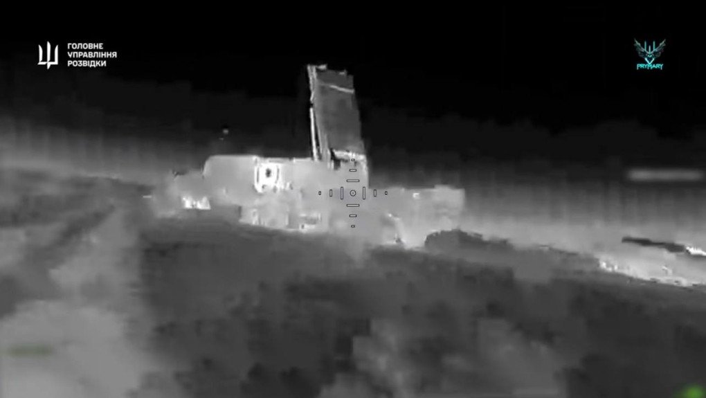 A Russian 96L6E radar from the S-400 air defense system before a Ukrainian drone strike, Crimea. (Source: HUR)