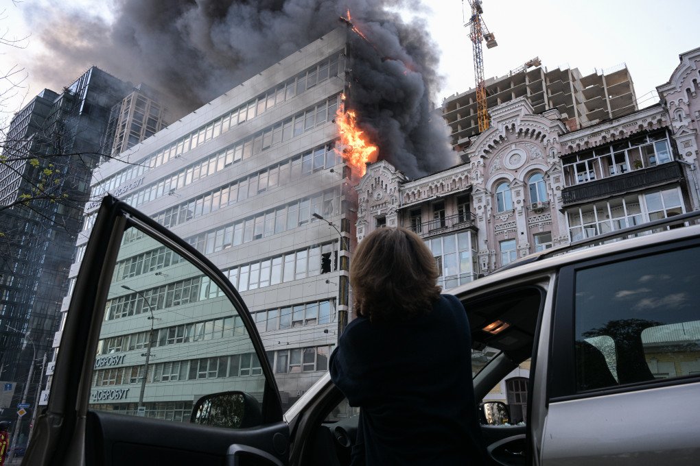 Flames and dense black smoke billow from the damaged building of the Dobrobut private medical centre following a Russian jet-powered drone strike in central Kyiv, Ukraine on September 28, 2026. (Photo by Danylo Antoniuk via Getty Images) 