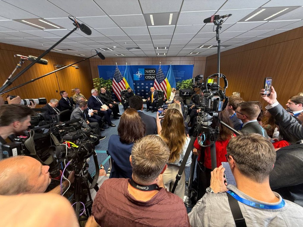 US President Donald Trump and Ukrainian President Volodymyr Zelenskyy hold a bilateral meeting surrounded by journalists and camera crews during the NATO summit in Ankara, Türkiye. (Source: UNITED24 Media correspondents) US President Donald Trump and Ukrainian President Volodymyr Zelenskyy hold a bilateral meeting surrounded by journalists and camera crews during the NATO summit in Ankara, Türkiye. (Source: UNITED24 Media correspondents)