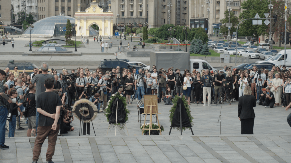 After a church ceremony, the crowd followed the hearse down the hill to Maidan—Independence Square. Photo: UNITED24 Media