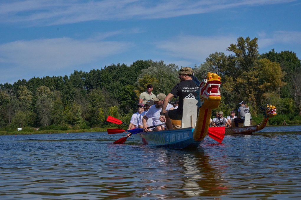 One of the dragon boats used for the race. (Photo: Mykyta Shandyba/UNITED24 Media)
