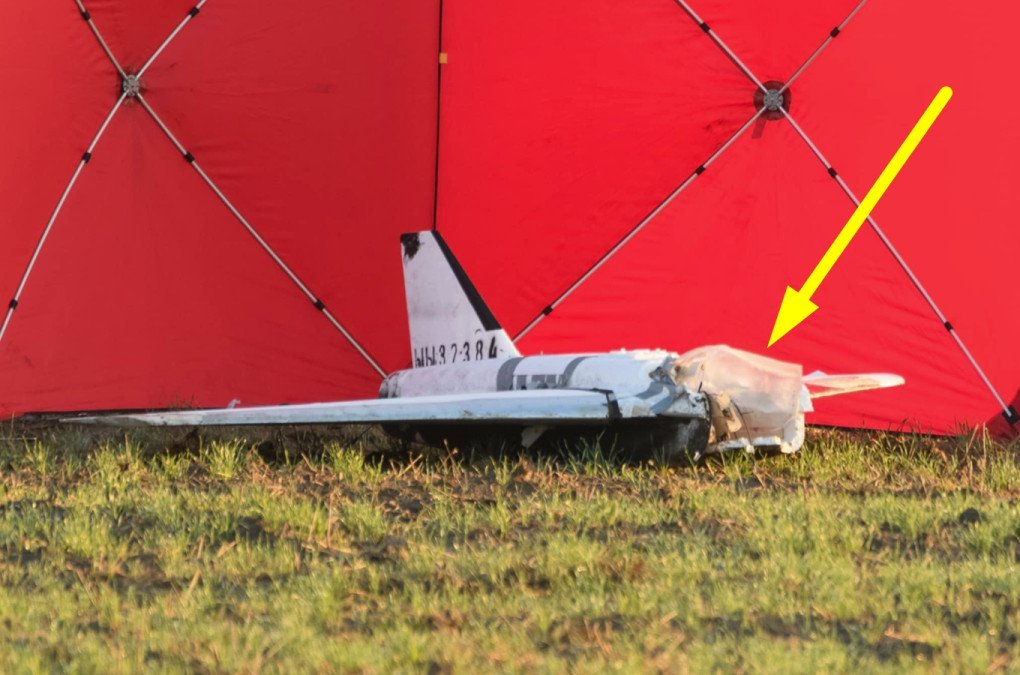 Additional flexible fuel tank on a Russian “Gerbera” drone that crashed in Poland on September 10, 2025. (Source: MJMarszalkowski)