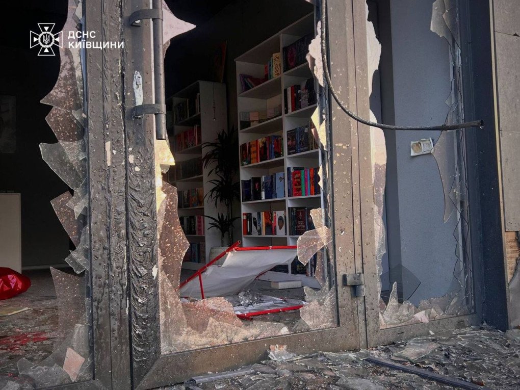 El resultado del ataque ruso sobre Kyiv, Ucrania, el 14 de mayo de 2026. (Foto: Servicio Estatal de Emergencias)