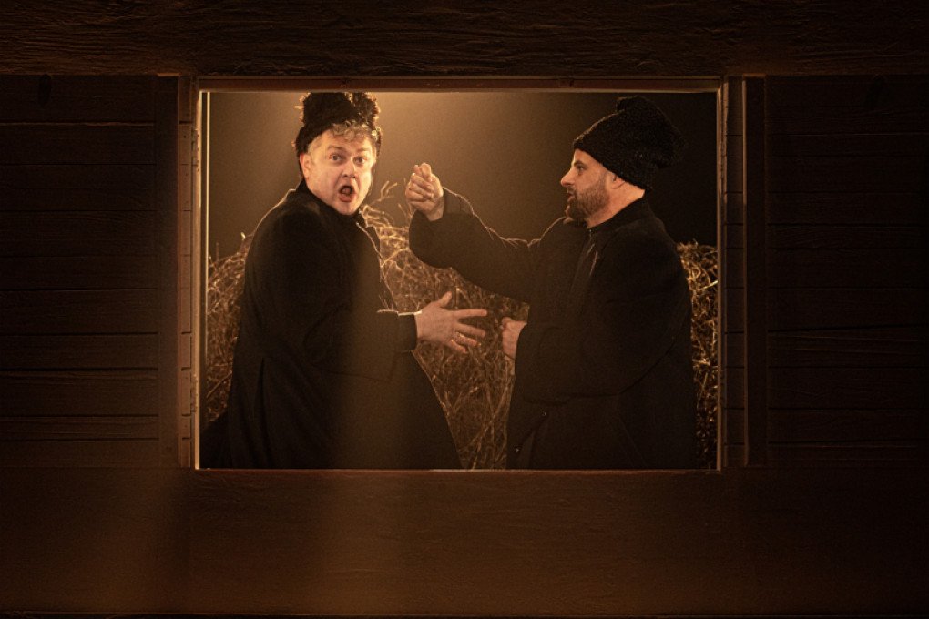 Mykyta Zabryokha and his clerk Pistryak. The Witch of Konotop play. (Source: Ivan Franko National Academic Drama Theater) Mykyta Zabryokha and his clerk Pistryak. The Witch of Konotop play. (Source: Ivan Franko National Academic Drama Theater)