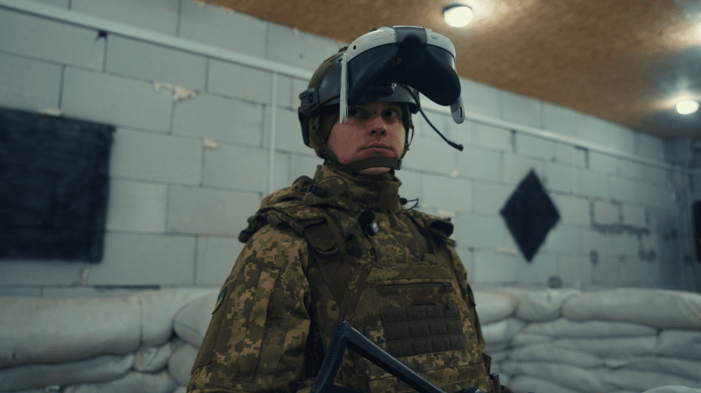 Denys, un recluta que acababa de experimentar un asalto a una trinchera mediante un programa de realidad virtual. (Foto: Mykola Hrinenko / UNITED24 Media) Denys, un recluta que acababa de experimentar un asalto a una trinchera mediante un programa de realidad virtual. (Foto: Mykola Hrinenko / UNITED24 Media)