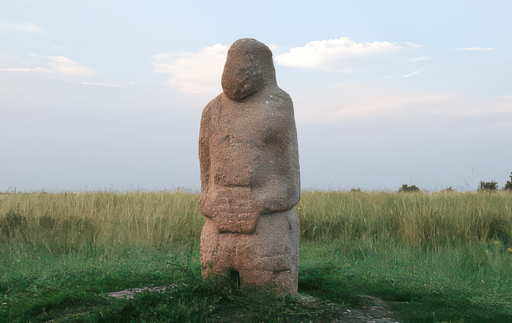 Una estatua de piedra polovtsiana, o "Baba", conservada en buen estado, situada en la estepa del este de Ucrania. (Fuente: pixabay.com/suglitskikh) Una estatua de piedra polovtsiana, o "Baba", conservada en buen estado, situada en la estepa del este de Ucrania. (Fuente: pixabay.com/suglitskikh)