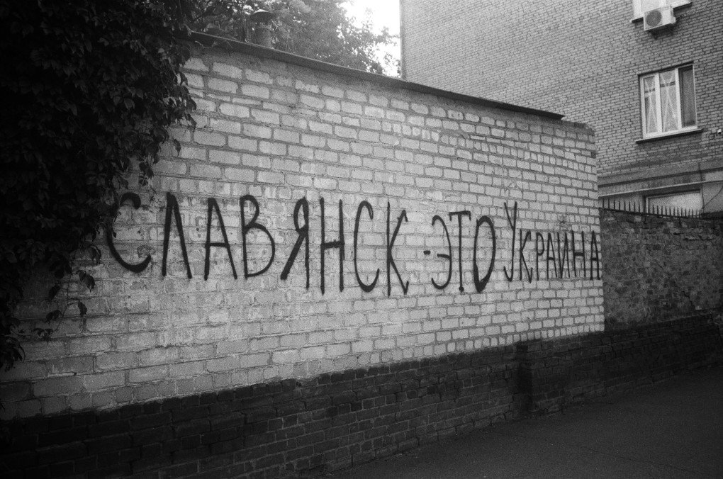Sloviansk is Ukrainian Graffiti on a wall reading “Sloviansk is Ukraine”. (Photo: Conall Kearney) Sloviansk is Ukrainian Graffiti on a wall reading “Sloviansk is Ukraine”. (Photo: Conall Kearney)