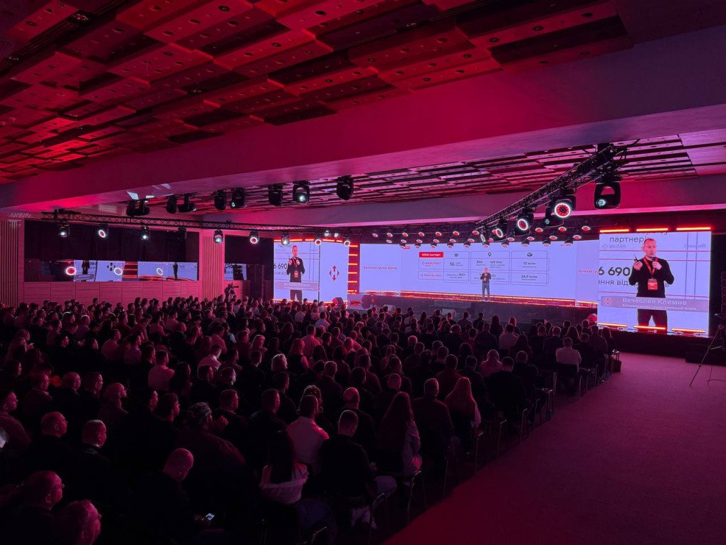 NOVA co-founder Vyacheslav Klymov presents the company’s “megaprojects,” targeting 2 billion annual shipments by 2030 through global expansion, robotics, and fintech. (Source: United24 Media correspondent)