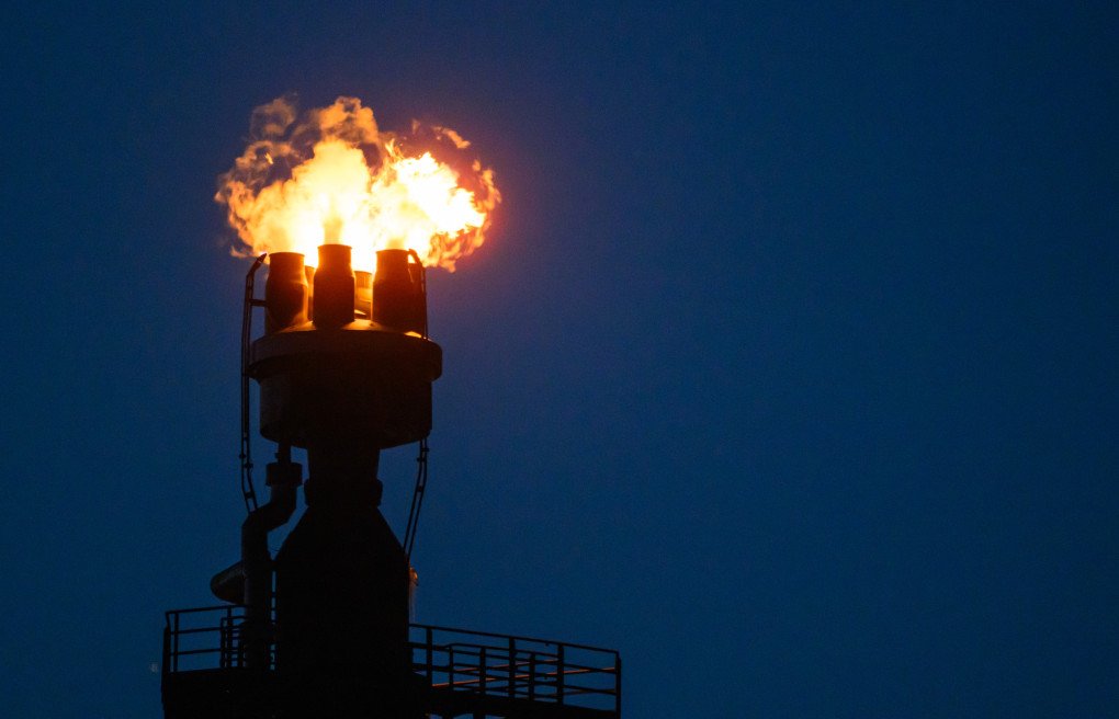 Excess gas is burned on the premises of PCK-Raffinerie GmbH. The refinery in Schwedt in the Uckermark region in north-eastern Brandenburg supplies large parts of north-eastern Germany with fuel. PCK Schwedt is majority-owned by the Russian state-owned company Rosneft, whose shares have been under trusteeship by the German government since 2022 due to the war in Ukraine to ensure security of supply, which has been extended until March 2026. (Photo by Patrick Pleul via Getty Images) Excess gas is burned on the premises of PCK-Raffinerie GmbH. The refinery in Schwedt in the Uckermark region in north-eastern Brandenburg supplies large parts of north-eastern Germany with fuel. PCK Schwedt is majority-owned by the Russian state-owned company Rosneft, whose shares have been under trusteeship by the German government since 2022 due to the war in Ukraine to ensure security of supply, which has been extended until March 2026. (Photo by Patrick Pleul via Getty Images)