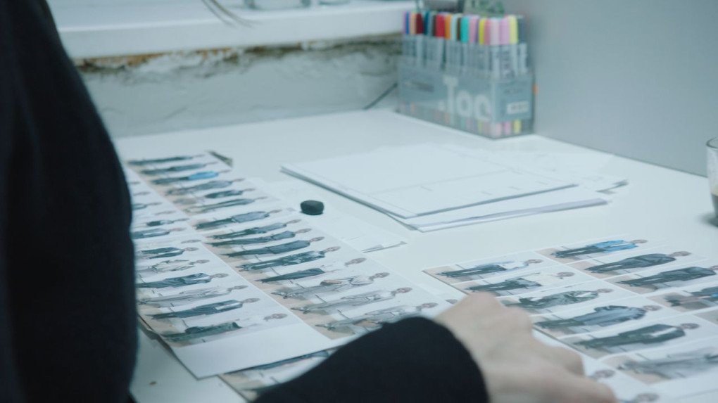 A collection of model photos neatly arranged. (Source: press office)