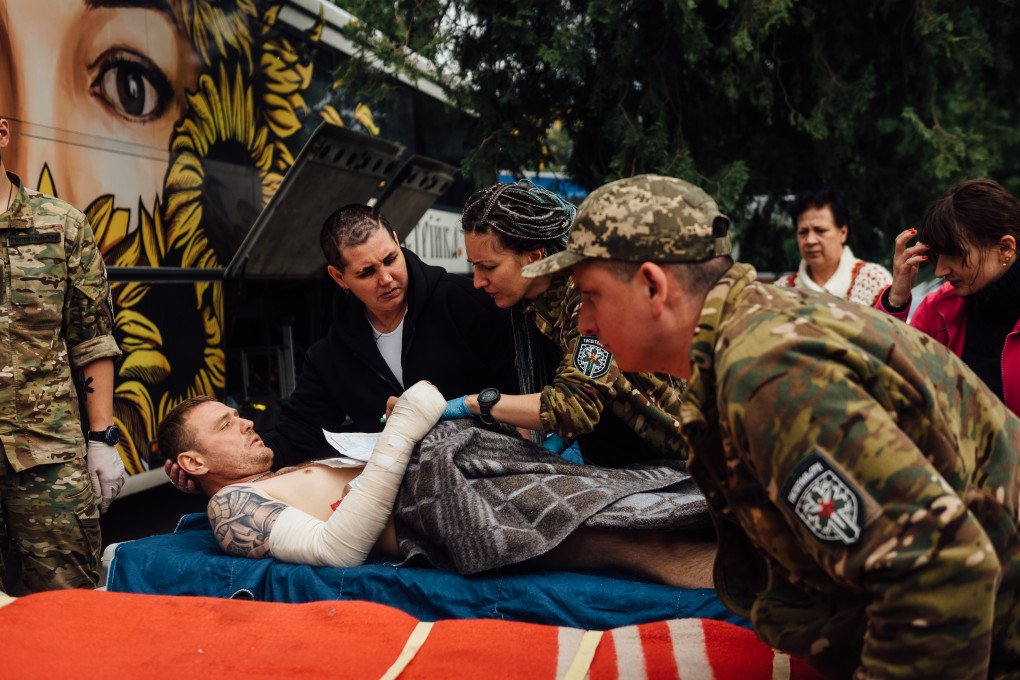 Hospitallers medics unload a wounded soldier from the evacuation bus 'Avstriika' (Photo by Denys Poliakov/Global Images Ukraine via Getty Images) Hospitallers medics unload a wounded soldier from the evacuation bus 'Avstriika' (Photo by Denys Poliakov/Global Images Ukraine via Getty Images)