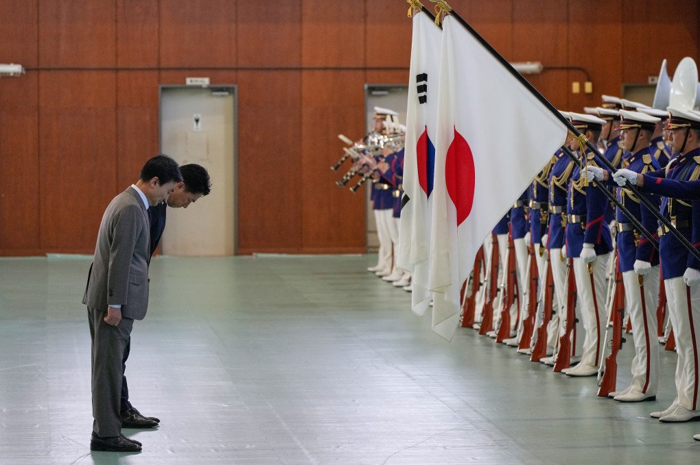 Japanese and South Korean Defense Ministers