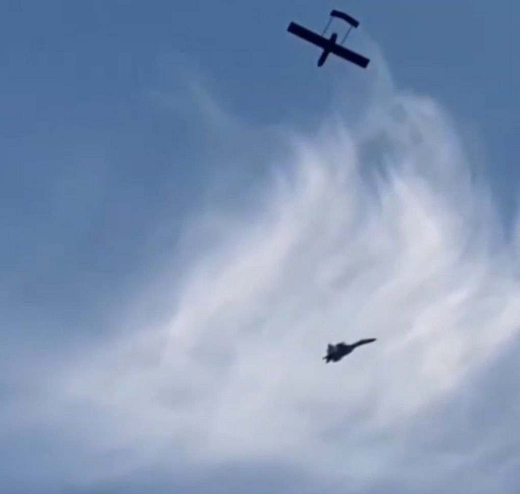 Ukrainian FP-1 drone on the way to the target with a Russian fighter jet trying to intercept it, July 24, 2026.