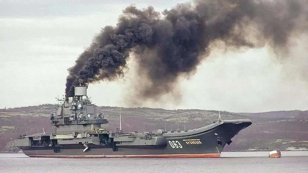 Russian sole aircraft carrier, Admiral Kuznetsov, in 2009. (Photo: open source)