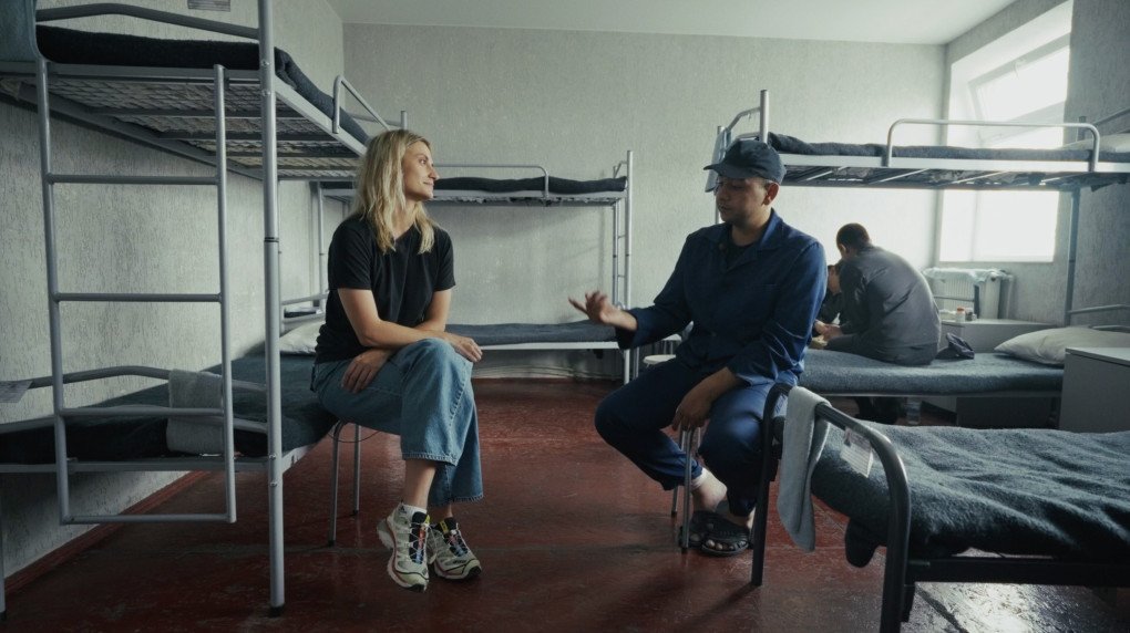 A UNITED24 Media journalist Zhenia Melnyk interviews Omar, a Russian army POW from Egypt, inside a dormitory at the Ukrainian POW camp. Source: UNITED24 Media