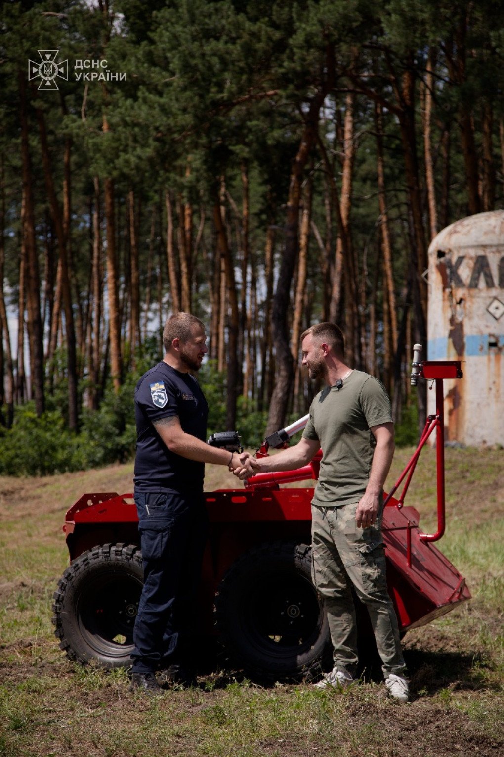 A representative of the Ukrainian manufacturer formally hands over the firefighting robot to a State Emergency Service officer. (Source: SES of Ukraine) A representative of the Ukrainian manufacturer formally hands over the firefighting robot to a State Emergency Service officer. (Source: SES of Ukraine)