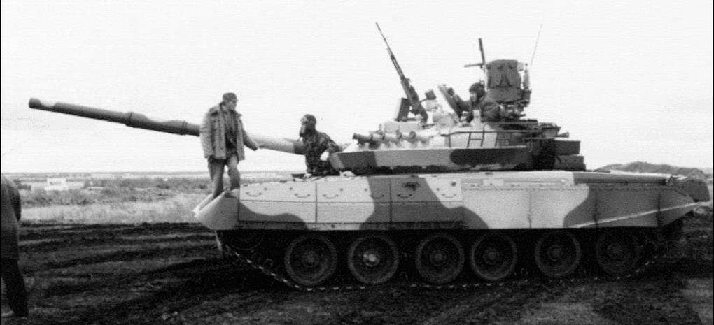 Arena active protection system on T-80UM-1 at Omsk, probably circa late 1997. Elements of the Arena Active Protection System include a ring of explosive panels at the lower margin of the turret ring and radar on the turret roof. (Source: Wikimedia)