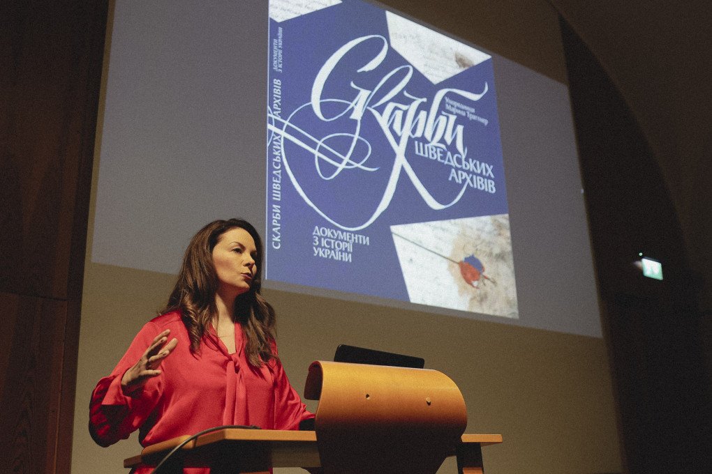 Marina Trattner, a researcher working with Swedish archives and uncovering unique documents, gives a history lecture to the participants. (Photo: Repower Foundation)