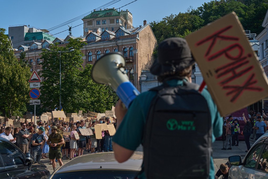A speaker addresses the crowd through a megaphone as hundreds of protesters gather outside the Office of the President, calling for Mykhailo Fedorov to remain Ukraine’s defense minister. Photo: Mykyta Shandyba/UNITED24 Media A speaker addresses the crowd through a megaphone as hundreds of protesters gather outside the Office of the President, calling for Mykhailo Fedorov to remain Ukraine’s defense minister. Photo: Mykyta Shandyba/UNITED24 Media