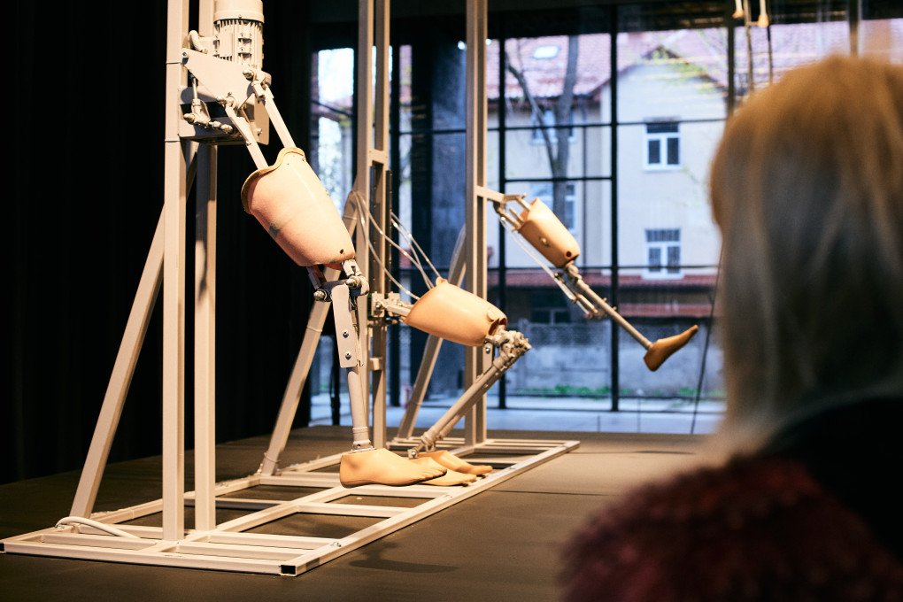 Nikita Kadan’s installation “A New Integrity”: kinetic objects made of prostheses. (Photo: Louis Beaudemont/UNITED24 Media)