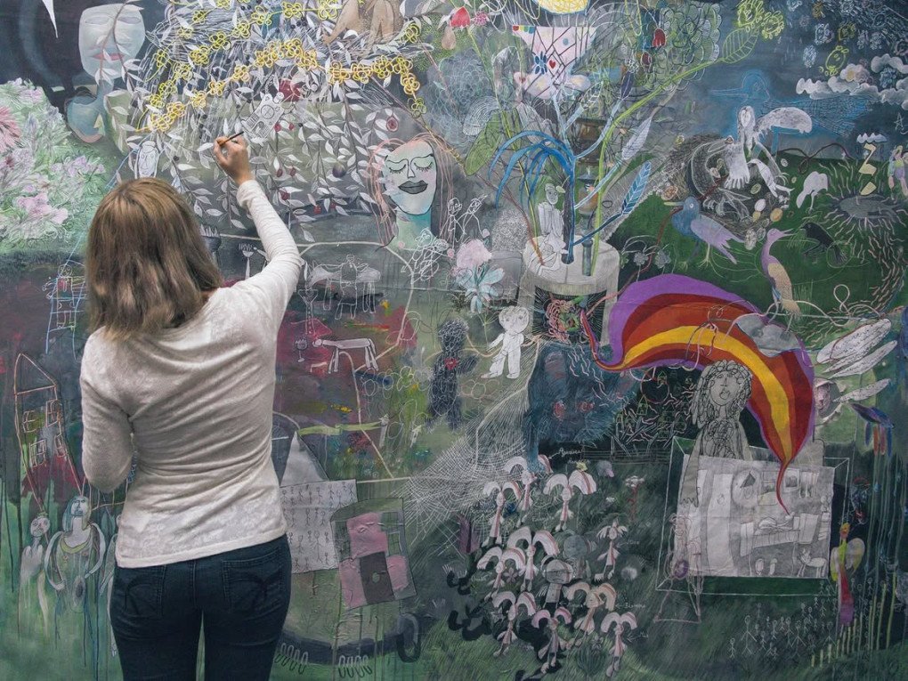A participant creates artwork at the Aza Nizi Maza art studio in Kharkiv. (Source: Angelina Jolie/Instagram) A participant creates artwork at the Aza Nizi Maza art studio in Kharkiv. (Source: Angelina Jolie/Instagram)