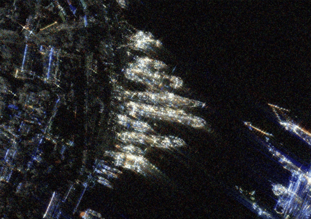 MAR 03 — A SAR (Synthetic Aperture Radar) image reveals Russian ships stationed in the bay. (Source: The Main Intelligence Directorate of the Ministry of Defense of Ukraine for the exhibition of the People’s Satellite Foundation)