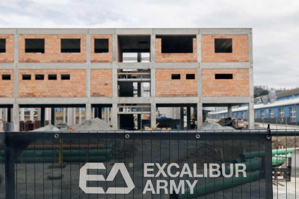Construcción de una nueva nave de producción en la fábrica de Excalibur Army, una unidad de Czechoslovak Group AS (CSG), en Sternberk, Chequia, el 27 de marzo de 2024. (Fuente: Getty Images)