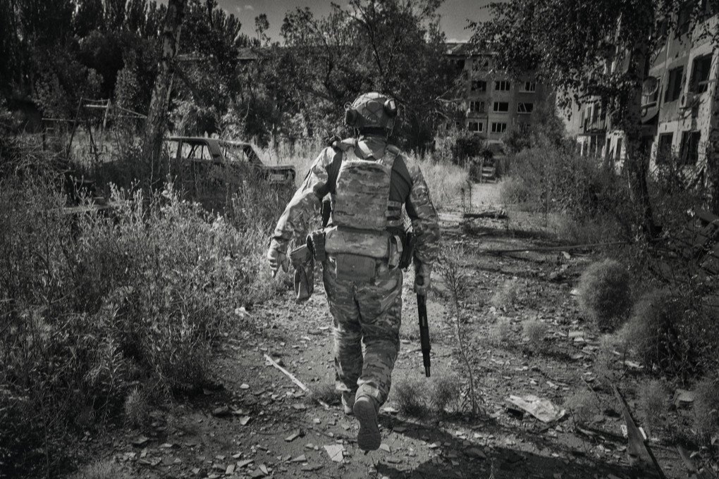“Ibox” runs through Bilytske, Ukraine. Rubizh Brigade. (Photo: Joshua Olley / UNITED24 Media) “Ibox” runs through Bilytske, Ukraine. Rubizh Brigade. (Photo: Joshua Olley / UNITED24 Media)