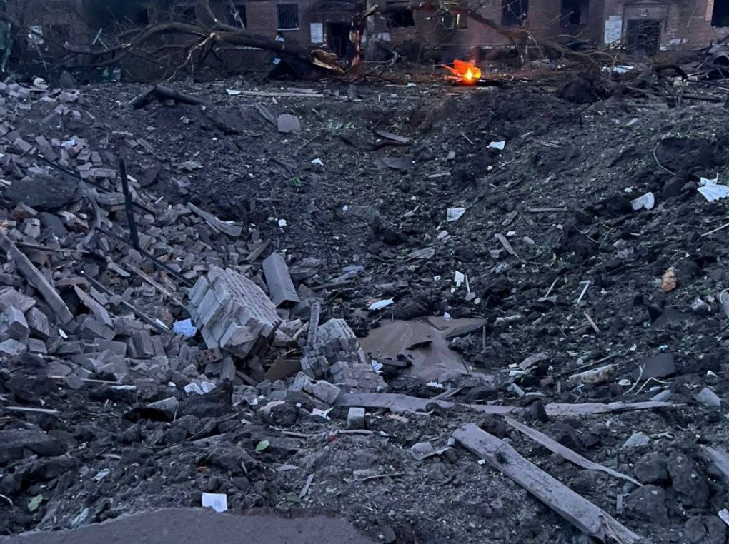 A crater and debris left by a Russian FAB-500 aerial bomb strike in Sloviansk, Donetsk region, on August 31, 2026. (Source: Donetsk Regional Prosecutor’s Office)