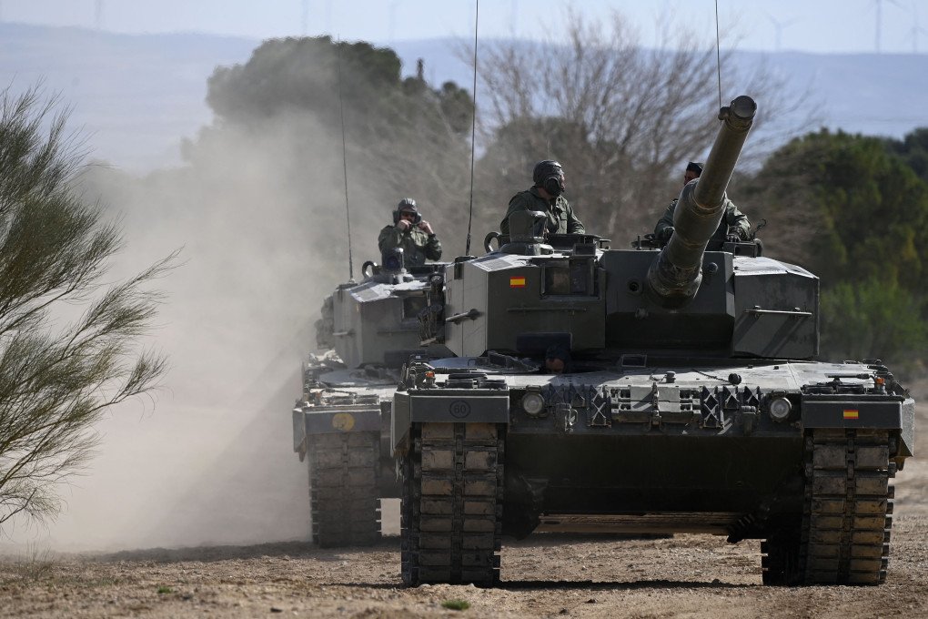 Ukrainian military personnel receive armoured manoeuvre training on German-made Leopard 2 battle tanks at the Spanish army’s training centre of San Gregorio in Zaragoza on March 13, 2023. (Source: Getty Images)