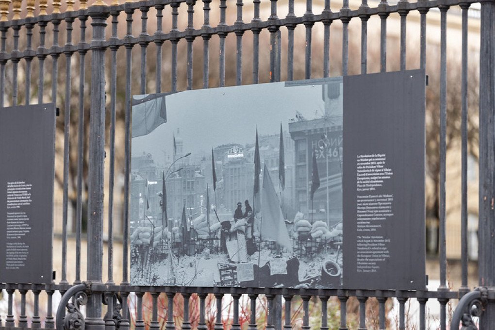 An image from Kyiv’s Maidan protests featured in the open-air exhibition, tracing the roots of Ukraine’s fight for sovereignty. (Photo: French Institute)