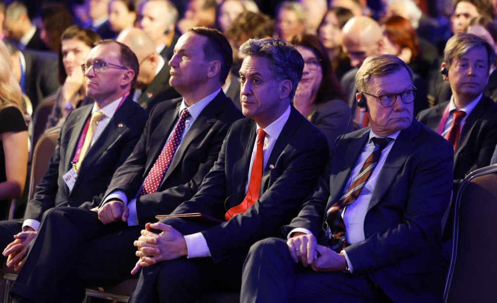 (L-R) Norwegian Foreign Minister Espen Barth Eide, Polish Foreign Minister Radoslaw Sikorski, Britain's Foreign Secretary Ed Miliband and German Foreign Minister Johann Wadephul attend the Warsaw Security Forum in Warsaw, Poland on October 13, 2026. (Photo by Wojtek Radwanski via Getty Images)