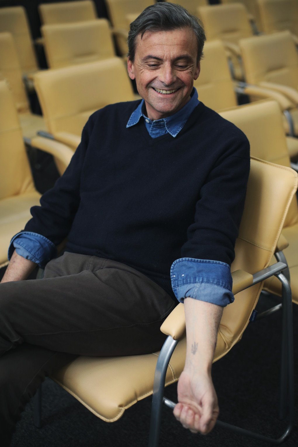 Italian Senator and founder of Azione liberal party, Carlo Calenda, shows his trident tattoo and tells the story behind it. Lucile Brizard/UNITED24 Media