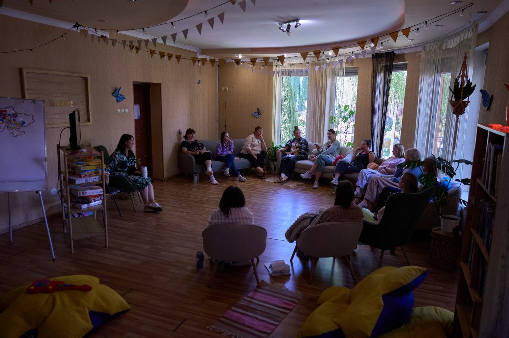 Psychological lectures are also held for the wives of military chaplains. (Photo: Mykyta Shandyba/ UNITED24 Media) Psychological lectures are also held for the wives of military chaplains. (Photo: Mykyta Shandyba/ UNITED24 Media)