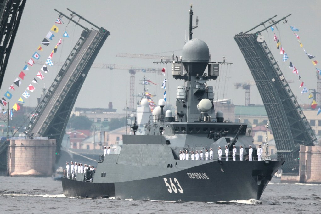 The Russian Navy's Serpukhov missile corvette takes part in a rehearsal of the Russian Navy Day military parade in the Neva River waters, 2017