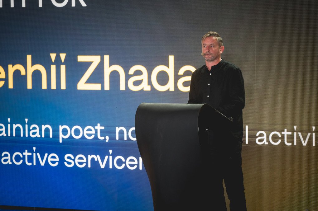 Serhiy Zhadan, a Ukrainian poet, writer, musician, and serviceman, delivering his speech during Brand Ukraine International Conference, September 18, 2025. Source: Brand Ukraine.