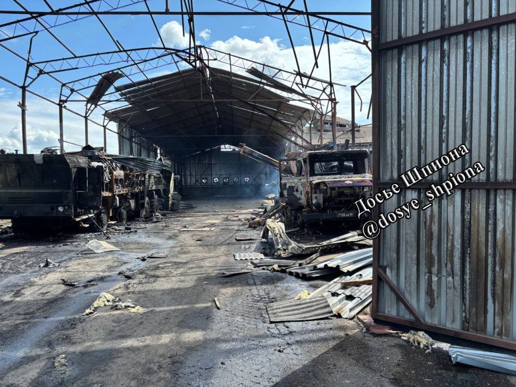 Destroyed Iskander system vehicles and support trucks in a hangar hit by Ukrainian drones. (Source: Dossier Shpiona/Telegram)
