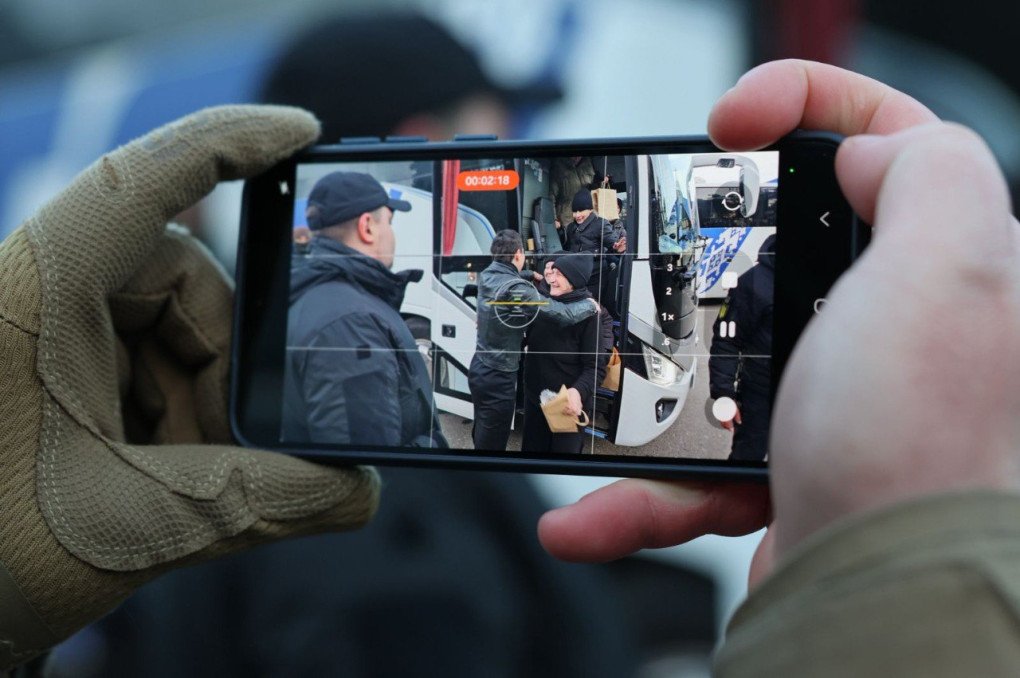 Families reunite with loved ones returned from Belarusian detention after successful negotiations. (Source: KShPPV) Families reunite with loved ones returned from Belarusian detention after successful negotiations. (Source: KShPPV)