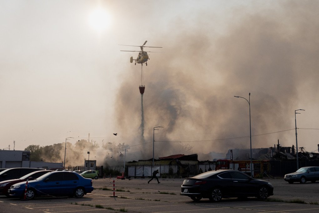 A firefighting helicopter drops water to put out the fire following a drone strike on Ukraine’s capital Kyiv on June 10, 2025. (Source: Getty Images) A firefighting helicopter drops water to put out the fire following a drone strike on Ukraine’s capital Kyiv on June 10, 2025. (Source: Getty Images)