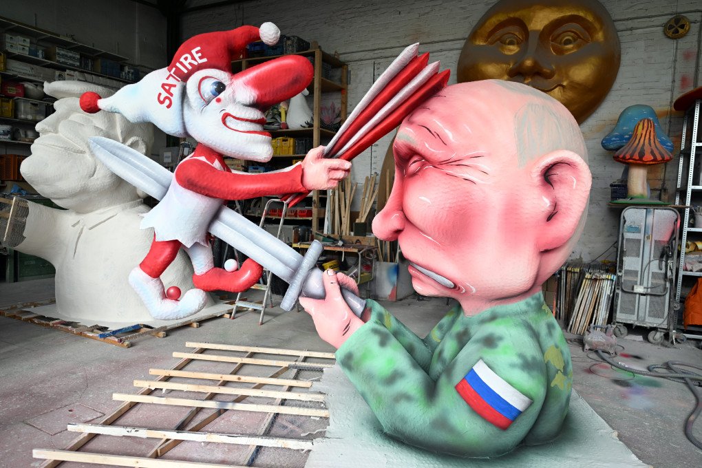 The figures for a Putin motif for the Rose Monday parade are in the workshop. (Source: Getty Images)