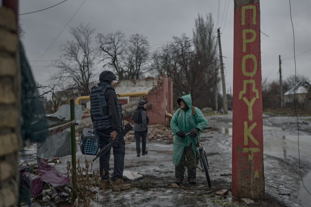 Volunteers armed with shotguns speak with a local resident near damaged residential buildings in Kostyantynivka, Donetsk region, as Russian shelling continues to devastate civilian infrastructure and evacuation efforts intensify amid ongoing fighting on February 13, 2026. (Photo: Kostiantyn Liberov/Libkos/Getty Images) Volunteers armed with shotguns speak with a local resident near damaged residential buildings in Kostyantynivka, Donetsk region, as Russian shelling continues to devastate civilian infrastructure and evacuation efforts intensify amid ongoing fighting on February 13, 2026. (Photo: Kostiantyn Liberov/Libkos/Getty Images)