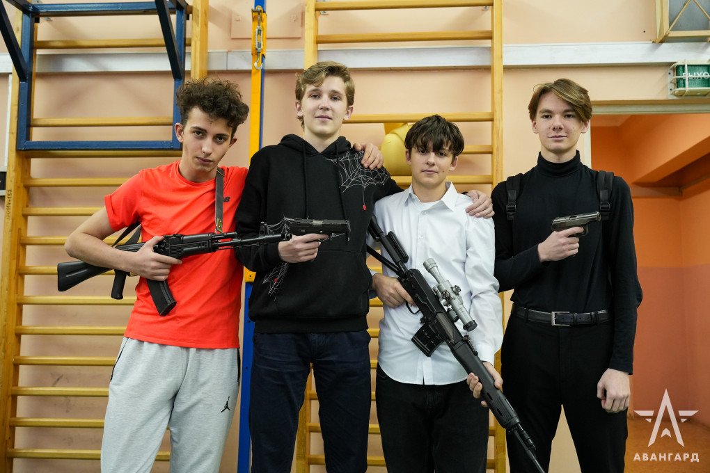 Russian high-schoolers during an Avangard visit to their school. (Source: Russian media)