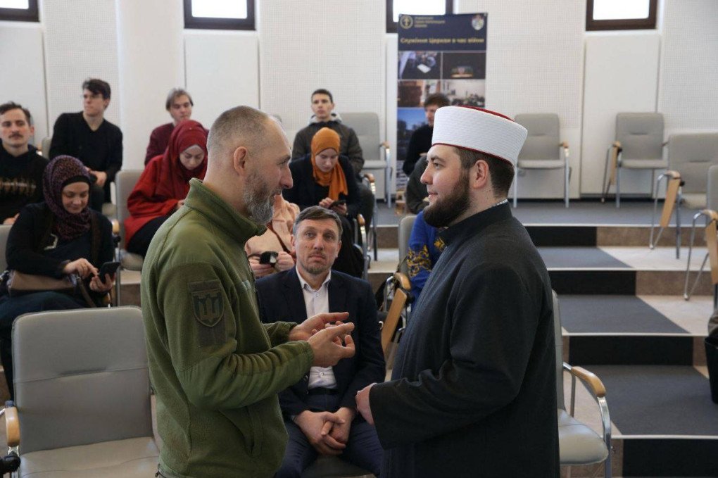 Ovsii at a meeting with the religious community. Photo: Ovsii.