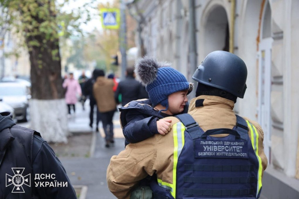 A rescuer carries a young girl away from the burning kindergarten building in Kharkiv on October 22. (Source: Ukrainian President Volodymyr Zelenskyy)