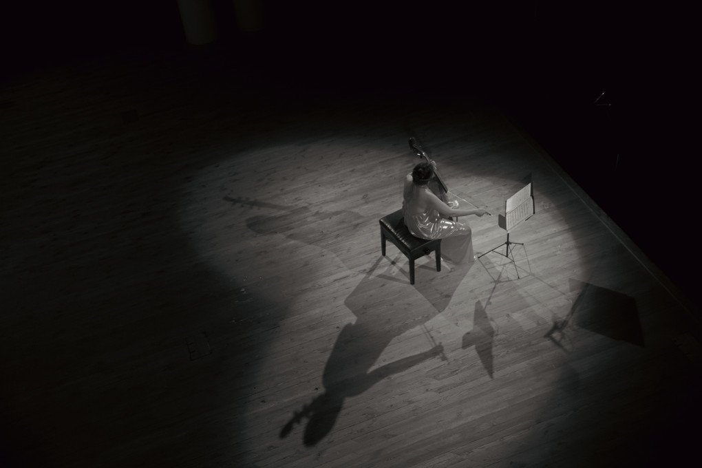 French musician Salomé Gasselin’s performance at Ukraine’s National Philharmonic on November 19, part of the 2024 Kyiv Baroque Festival supported by the French Embassy and Institute, featured a solo viola da gamba program inspired by her poetic reflection The Angel’s Share. The program featured works by Marin Marais, including Musette in A Minor and Les Voix Humaines in D Major, along with Jacques Gallot’s Les Castagnettes. (Photo: Louis Lemaire-Sicre) 