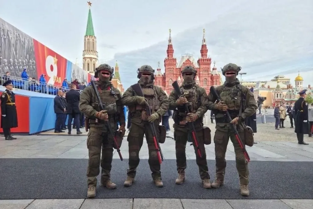 FSB officers with Benelli M2 shotguns at the Victory Day Parade in Moscow, May 9, 2026.