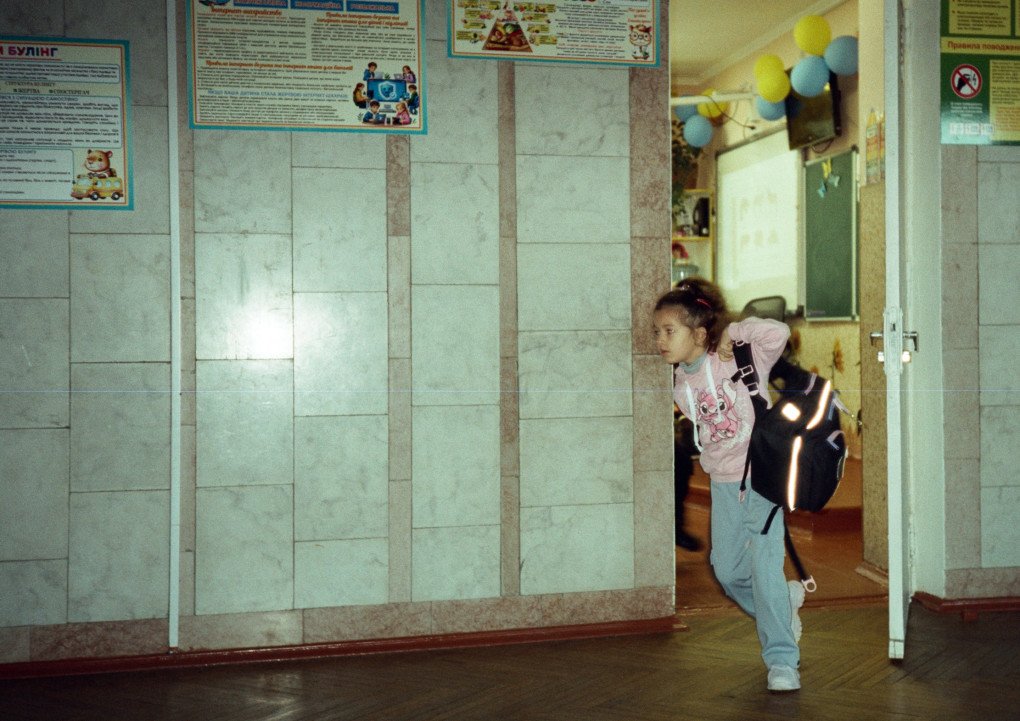 First-grader Anastasiia runs out of the classroom and heads to the shelter during an air raid alert. Photo: Max Lysenko/UNITED24 Media) First-grader Anastasiia runs out of the classroom and heads to the shelter during an air raid alert. Photo: Max Lysenko/UNITED24 Media)